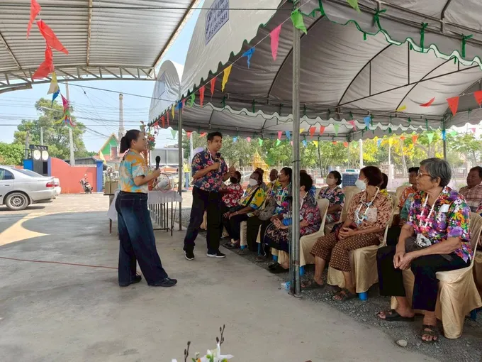 "สุพรรณบุรี" จัดกิจกรรมสงกรานต์ผู้สูงอายุ “มี พรบ.ไว้ เดินทางอุ่นใจ” เสริมความรู้สุขภาพ