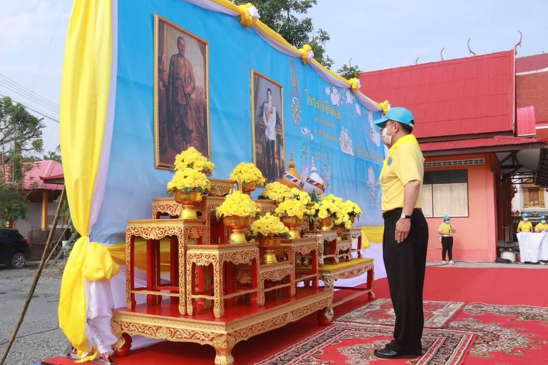 ผู้ว่าฯชลบุรี นำจิตอาสาทำความสะอาดวัดหนองตำลึง  เนื่องในวันจักรี 