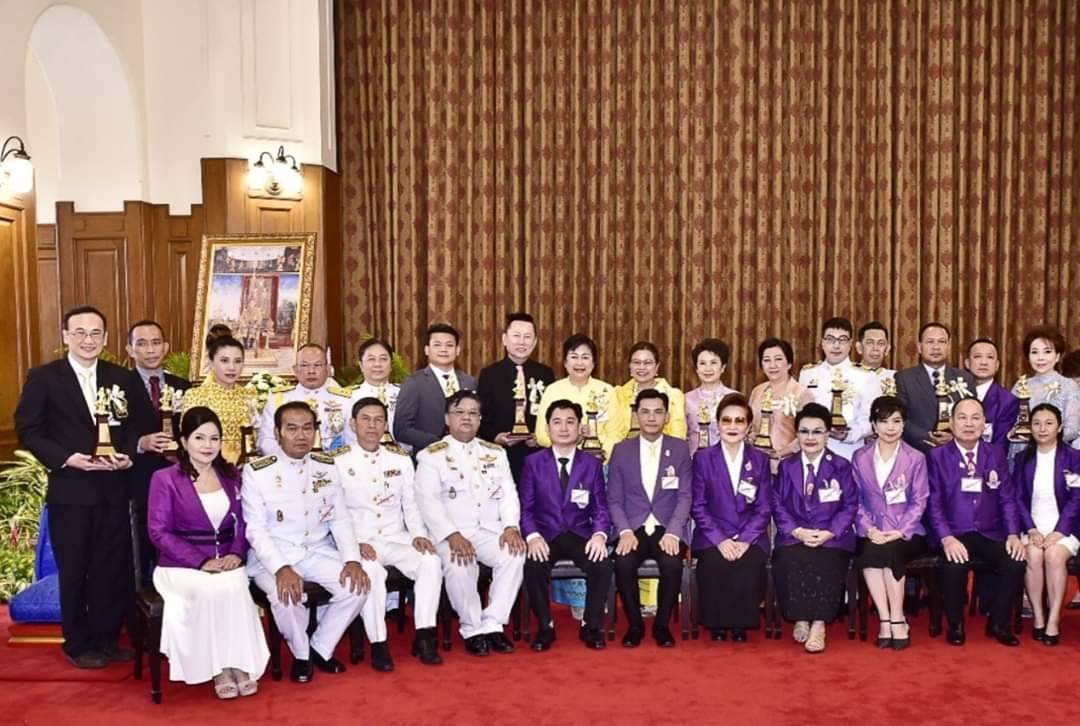 กต.ตร.กทม.ด้านสังคม รองอธิบดีอัยการ สำนักงานคดีอาญาสำนักอัยการสูงสุด สื่อมวลชน ศิลปินดารา เข้ารับพระราชทานรางวัล “เทพทอง” ครั้งที่ 20