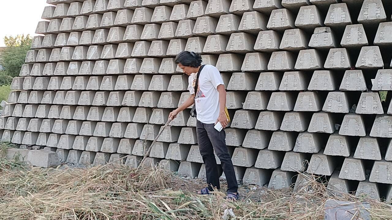 ชาวบ้านผวาพบถุงยางใช้แล้วทิ้งเกลื่อนลานเอนกประสงค์สถานีรถไฟพัทยาเผยเป็นแหล่งระเริงรัก