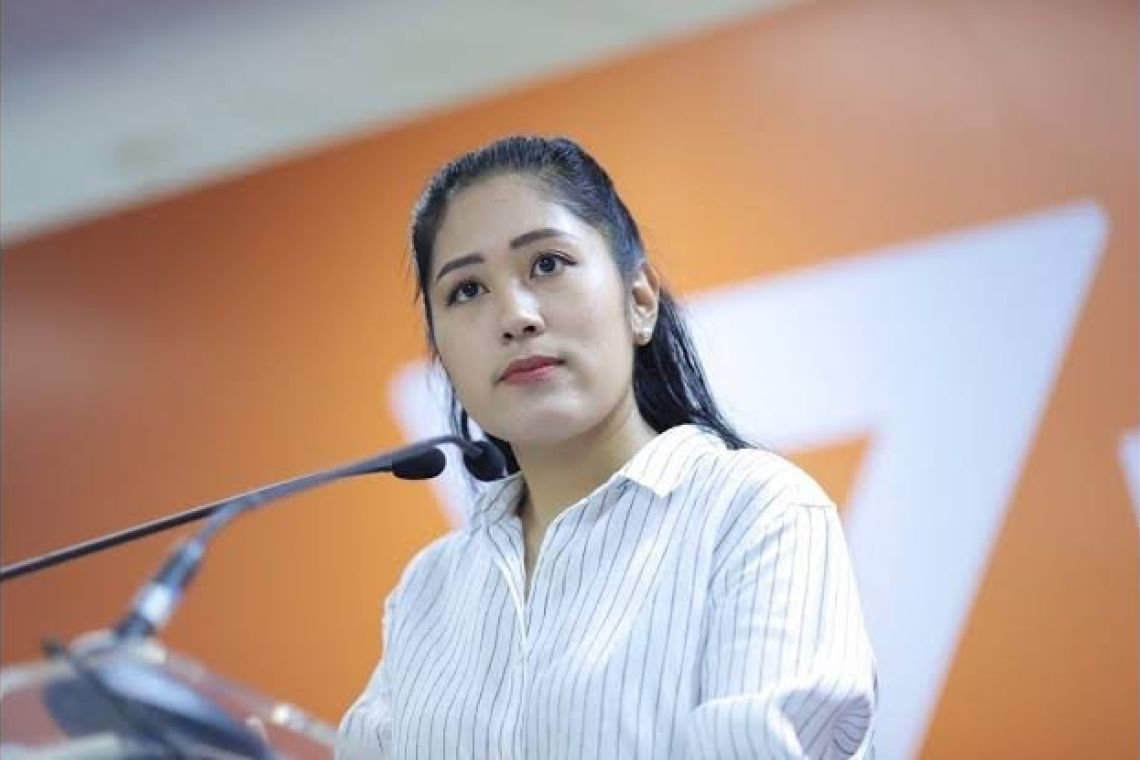 "ช่อ พรรณิการ์" ร่ายกลอนซัด "มวลชนจะตีตรา ถึงหลานเหลนว่าเดนคน"