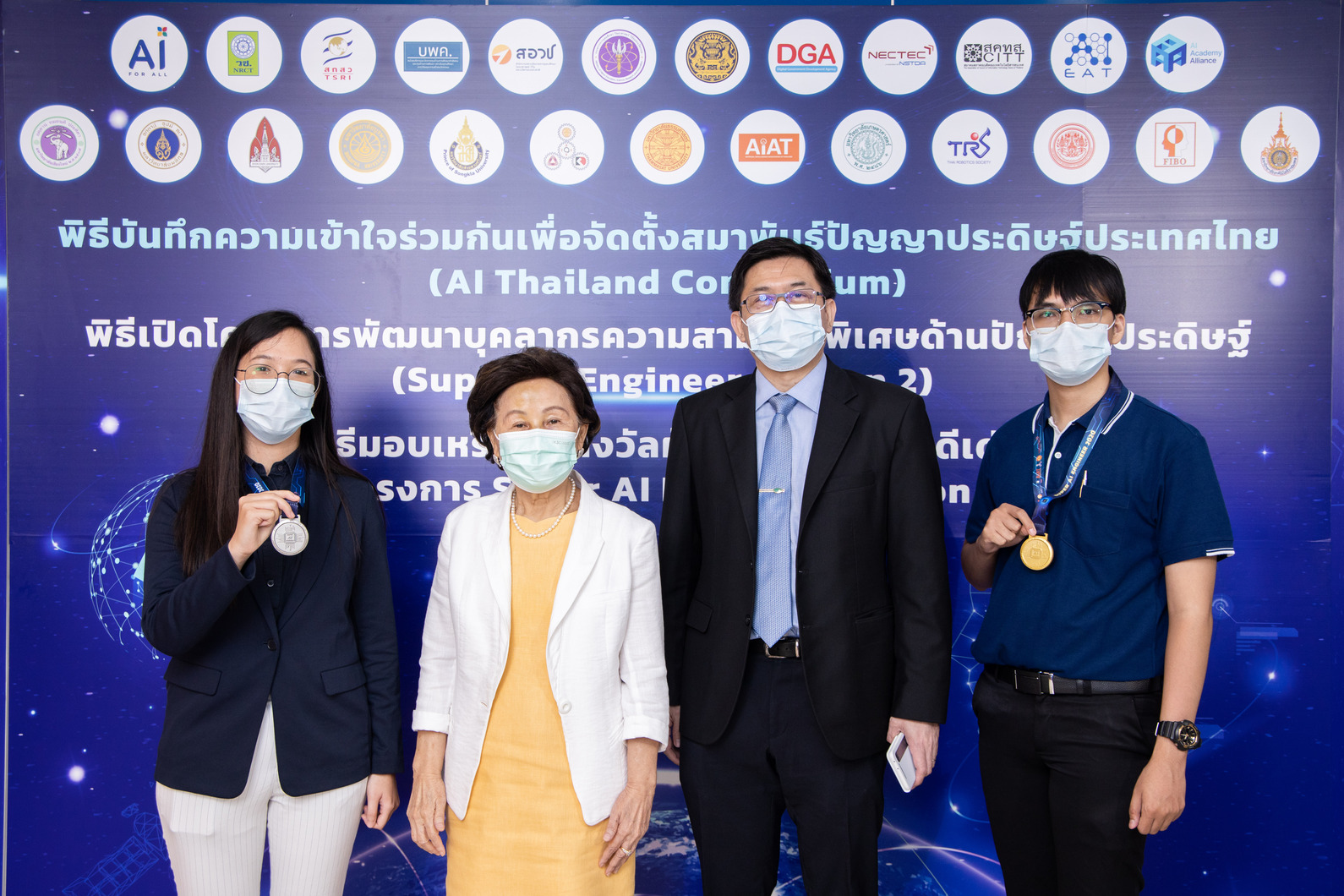 ‘ธรรมศาสตร์’ คว้ารางวัลใหญ่ Super AI Engineer นักศึกษาใช้ปัญญาประดิษฐ์เพื่อสังคม สร้างระบบแปลภาษา – สเก็ตช์หน้าผู้ต้องสงสัย