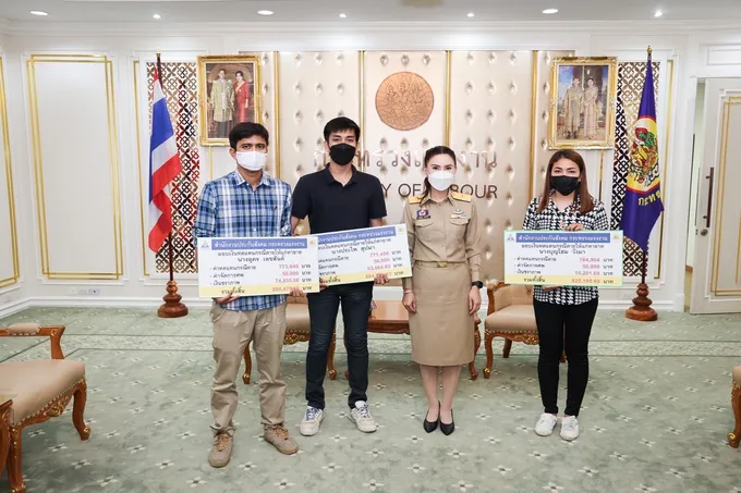 "ก.แรงงาน" จ่ายสิทธิประโยชน์ทดแทนแก่ญาติคนงานที่เสียชีวิตกรณีนั่งร้านถล่มกว่า 2.6 ล้านบาท