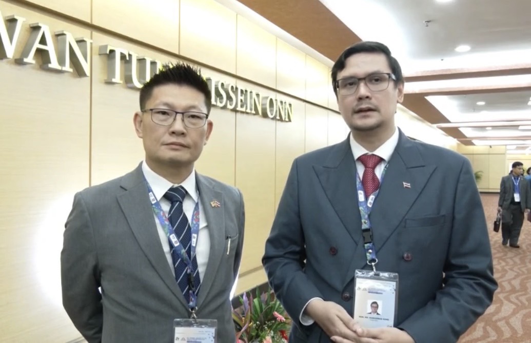 เดือด! คณะ "กัมพูชา" แสบ ขากเสลดใส่ "รังสิมันต์ โรม" ระหว่างสัมภาษณ์ เจ้าตัวซัดใช้เวที AIPA ดิสเครดิตไทย
