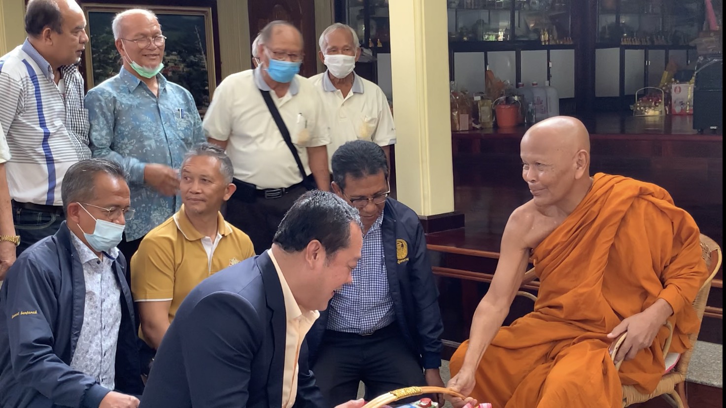 "ทวี"นำสส.ประชาชาติเข้าคารวะผู้นำศาสนาพุทธ-อิสลาม