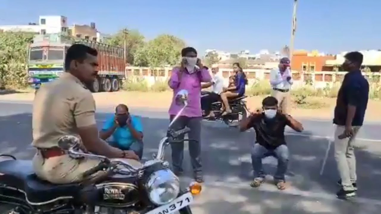แข็งแรงแน่นอน!...ตร.โรตีสั่ง“วิดพื้น”ลงโทษผู้ฝ่าเคอร์ฟิว“โควิดฯ”