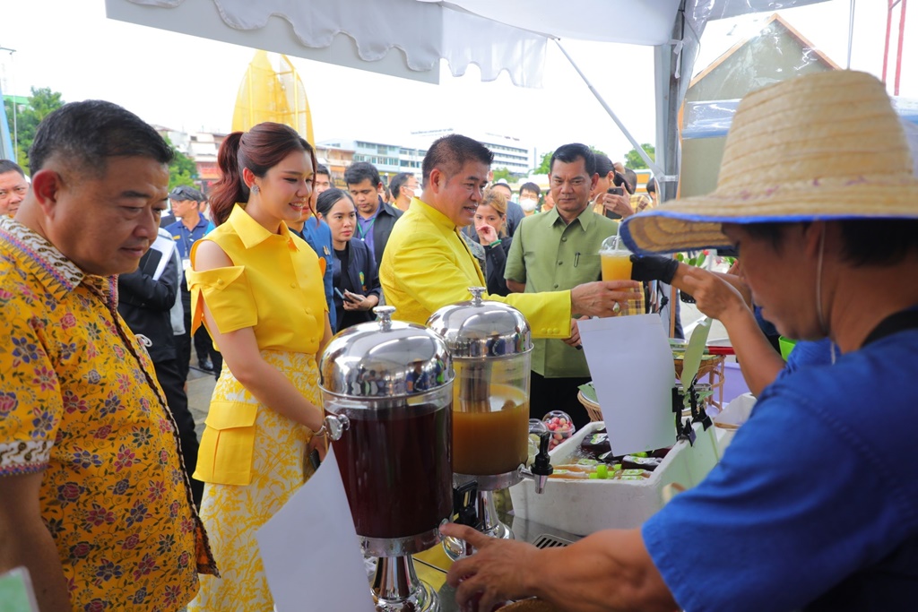 ส.ป.ก.ร่วมออกบูธ ในงานมหกรรมสินค้าเกษตร “เกษตรพากิน พาเที่ยว @ลานคนเมือง”