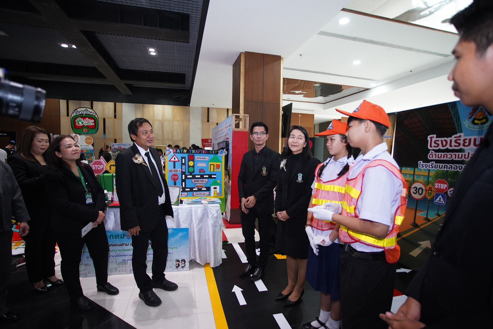 ฮีโร่บนถนน! กทม.ยกย่อง "โรงเรียนติดดาว" และ "ครูผู้พิทักษ์" ผู้นำวัฒนธรรมความปลอดภัย ปี 3