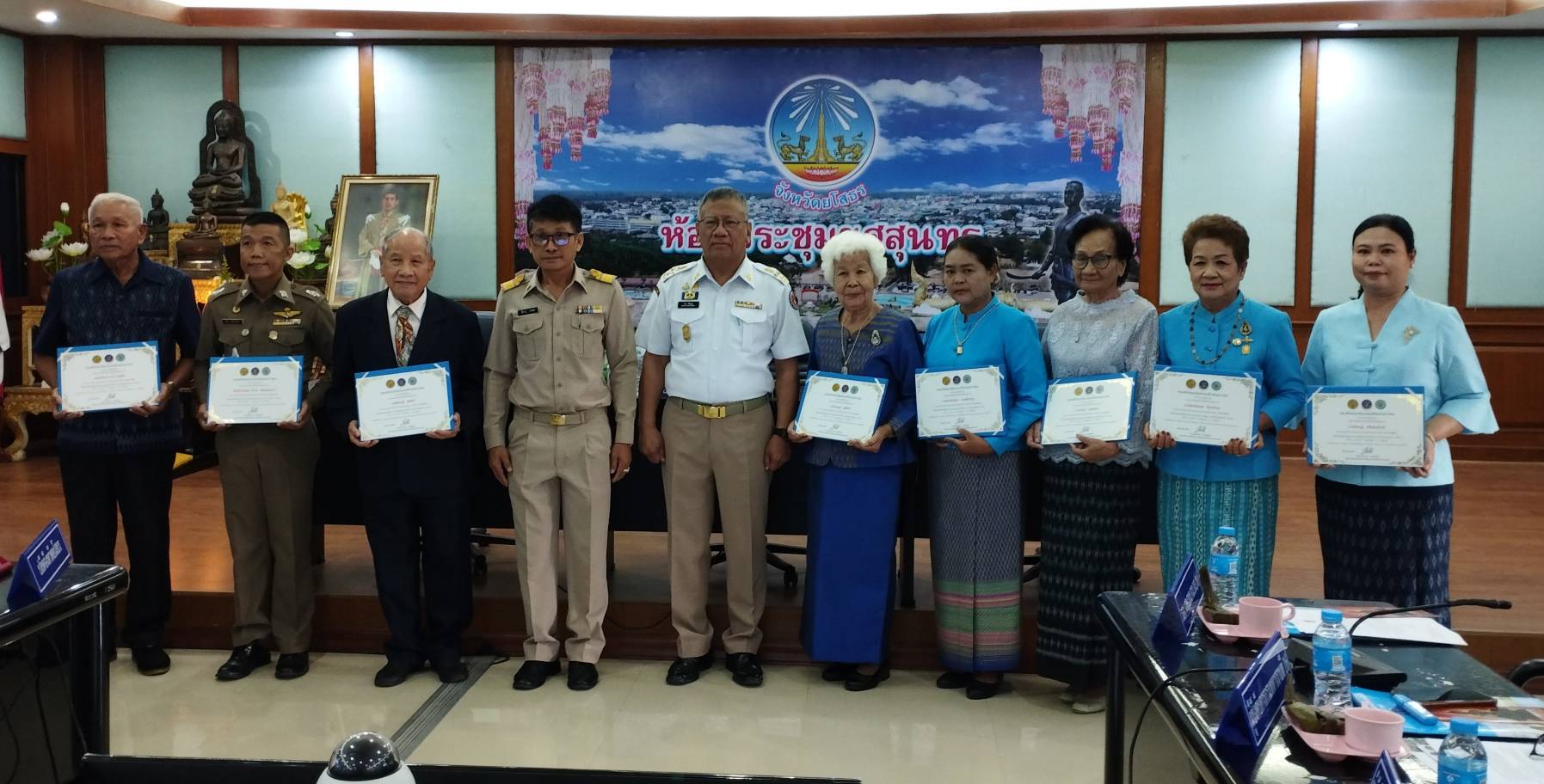 ผู้ว่าฯยโสธรมอบเกียรติบัตรกรรมการสงเคราะห์ดีเด่นระดับจังหวัดปี64-65