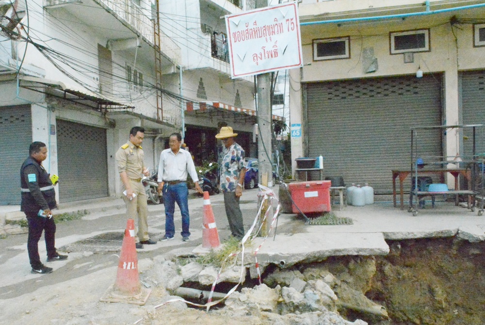 ขยายถนนปิดทางน้ำเน่าเหม็นทะลัก ส.ส.ลงแก้ไขปัญหาด่วน