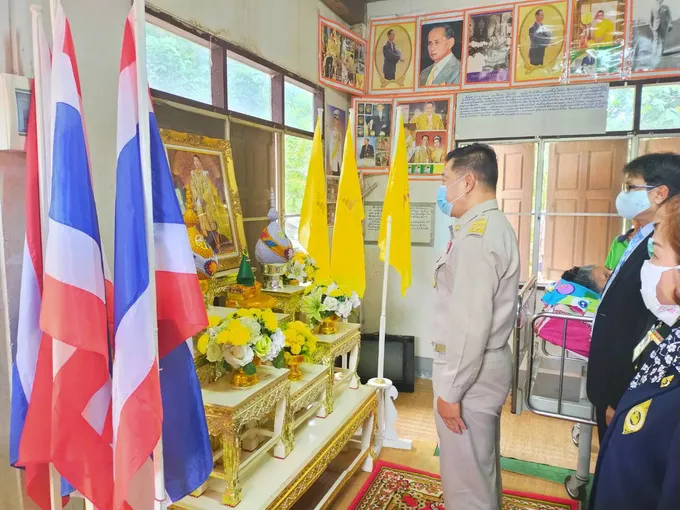 รองผู้ว่าฯบุรีรัมย์ เชิญสิ่งของพระราชทานและสิ่งของเครื่องใช้ที่จำเป็น มอบให้คนไข้ในพระราชานุเคราะห์