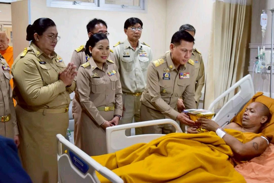 สมเด็จพระสังฆราช โปรดประทานกัปปิยภัณฑ์ 5 พระธุดงค์บาดเจ็บ เหตุรถชนที่มุกดาหาร