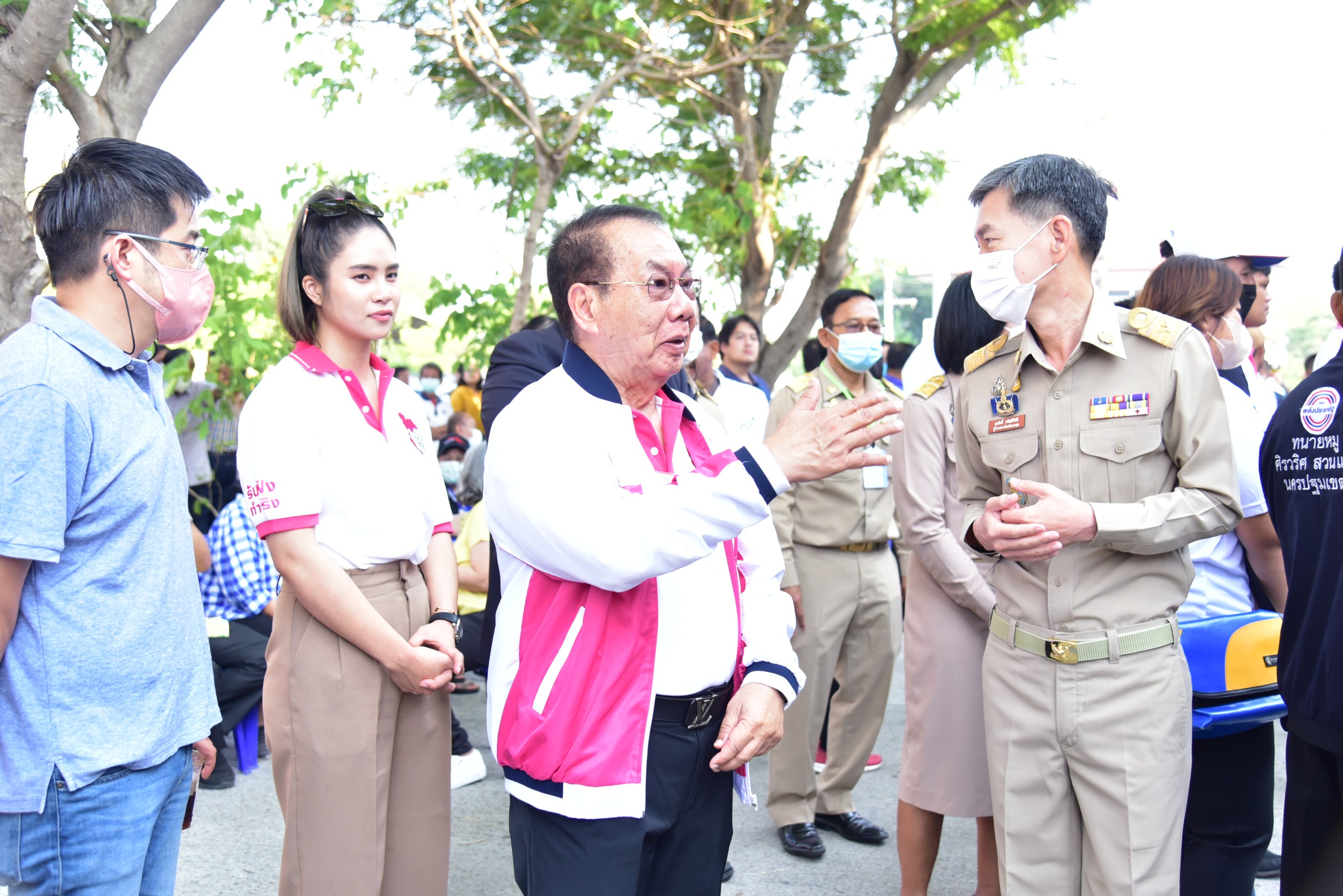 รับสมัครส.ส.นครปฐม คึกคัก ตระกูลแก้วพิจิตร-สะสมทรัพย์ ตบเท้าเข้าสนามเลือกตั้ง 
