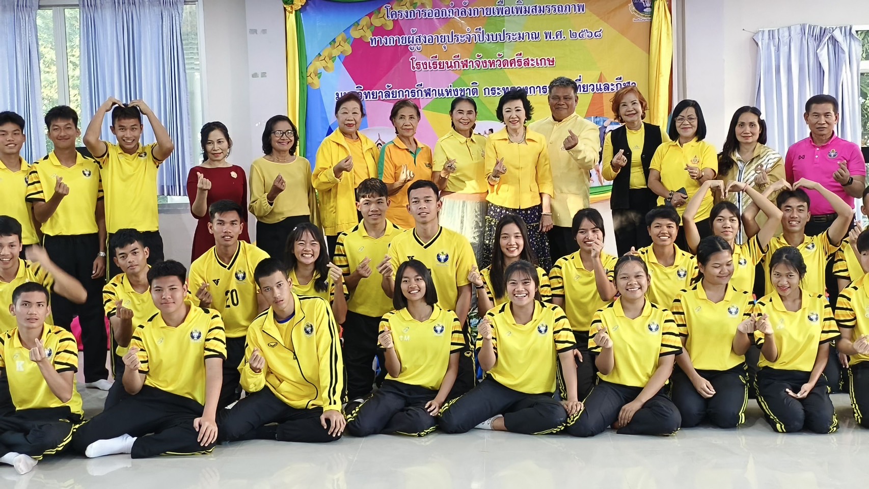 ดร.กัลยาณี เป็นประธานเปิดลีลาศ เพิ่มสมรรถภาพทางกาย ที่โรงเรียนกีฬาศรีสะเกษ  
