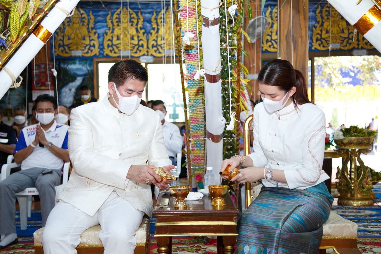 "ธรรมนัส-ธนพร" ชวนพุทธศาสนิกชนร่วมกันทำนุบำรุงพุทธศาสนา เป็นเครื่องยึดเหนี่ยวจิตใจ