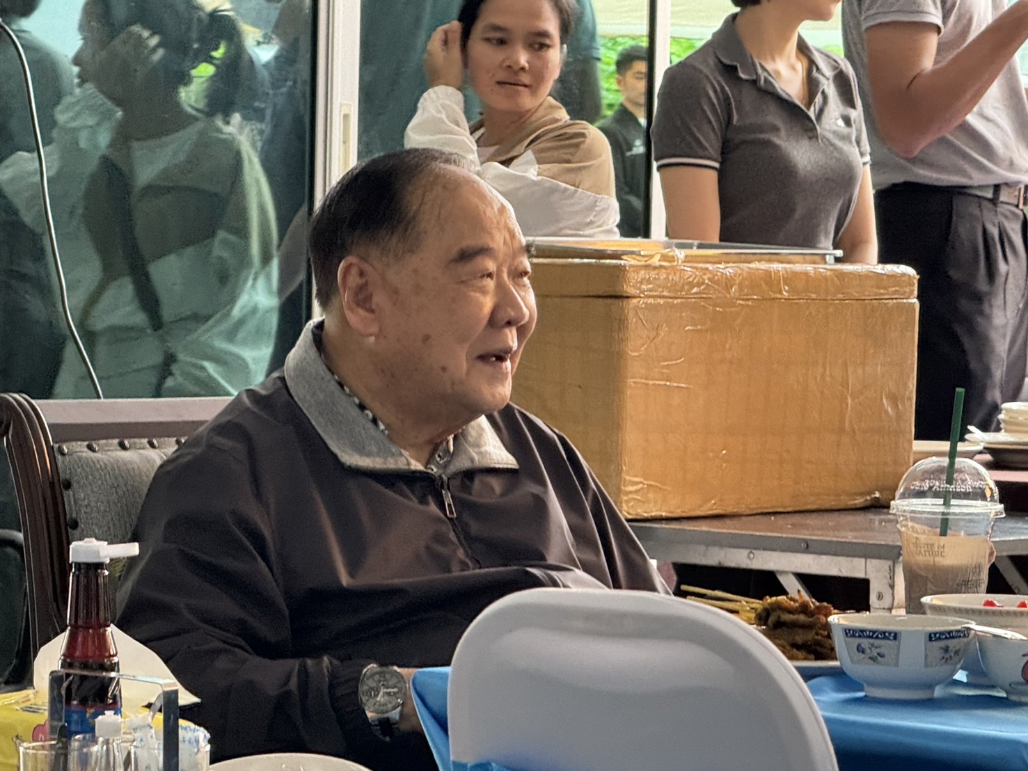 พล.อ.ประวิตร พบปะ ส.ส.พปชร. ย้ำทำภารกิจกมธ.งบ 68 ทุกโครงการต้องคุ้มค่าภาษีปชช.