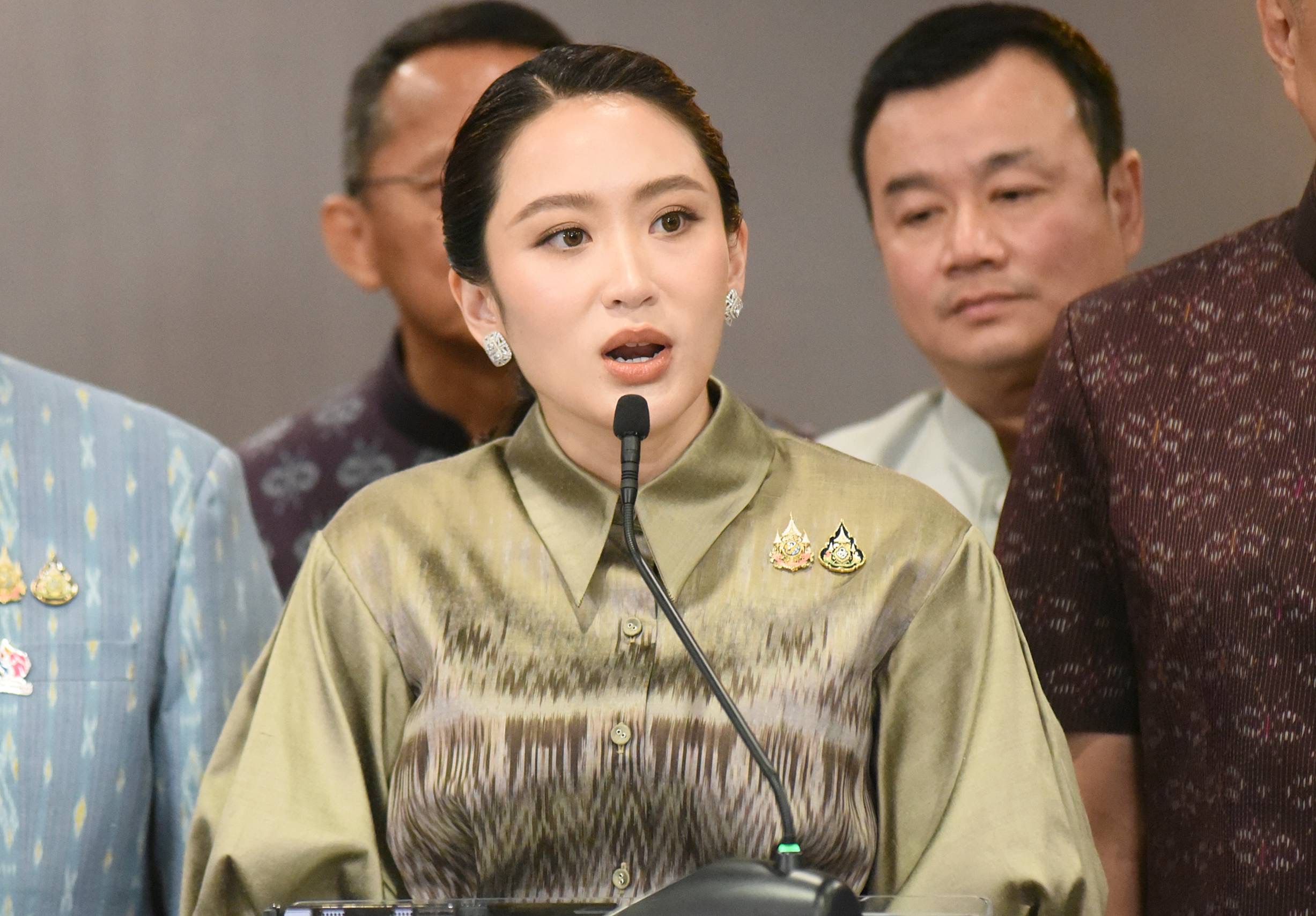 "นายกฯ" ขอญัตติซักฟอก ยึดกฎ อย่าใช้อารมณ์ ไม่ฝืนหลักการ ถามกลับ ให้ “ทักษิณ” ตั้งโต๊ะแถลงเพื่ออะไร 