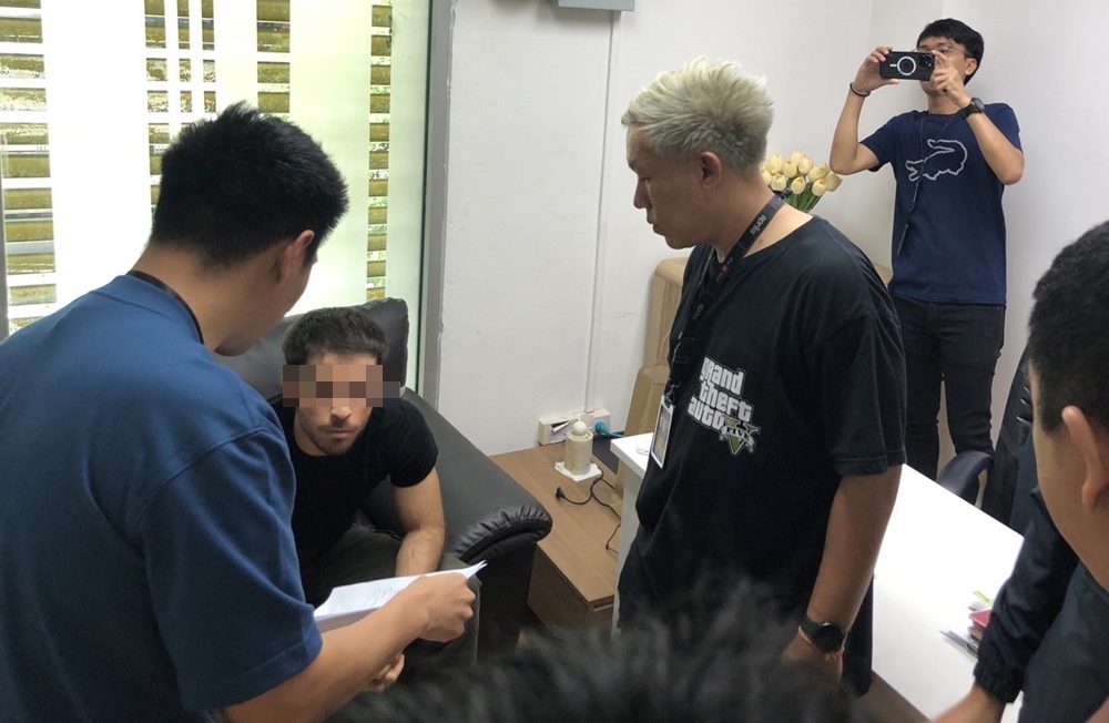 รวบหนุ่มตุรเคียแสบกระชากโทรศัพท์อดีตแฟนสาวกลางห้างดังอ้างหึงหวง