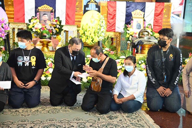 พม. ให้ช่วยเหลือครอบครัวอาสาสมัคร 4 ราย  กรณีไฟไหม้บ้านถล่มจนเสียชีวิตขณะปฏิบัติหน้าที่
