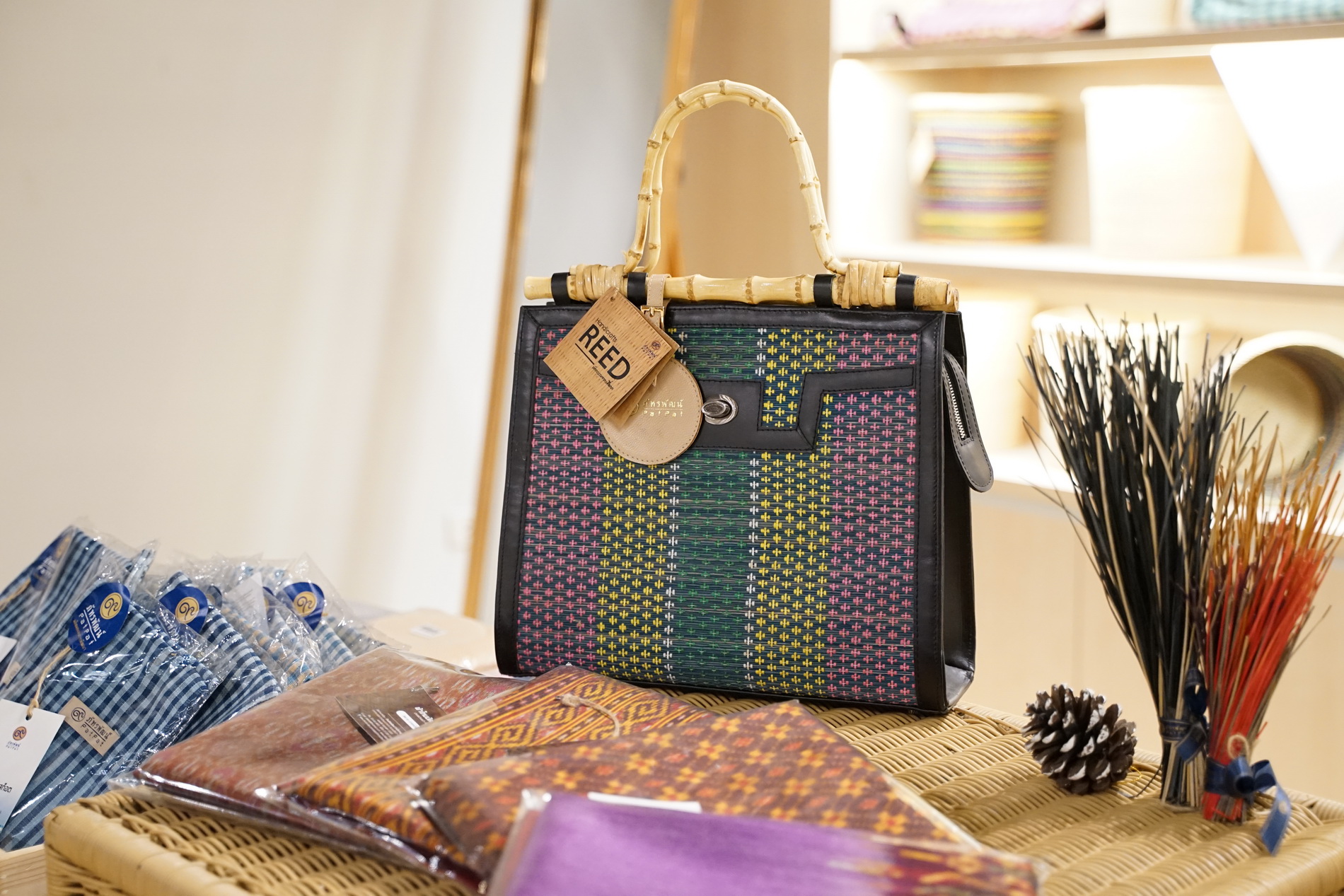 The Elegant Thai Textile ‘ตระการตาผ้าไทย’