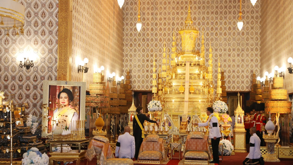 'ในหลวง-พระราชินี' ทรงสรงน้ำพระบรมศพ ‘สมเด็จพระพันปีหลวง’ ถวายความอาลัยและพระเกียรติยศสูงสุด