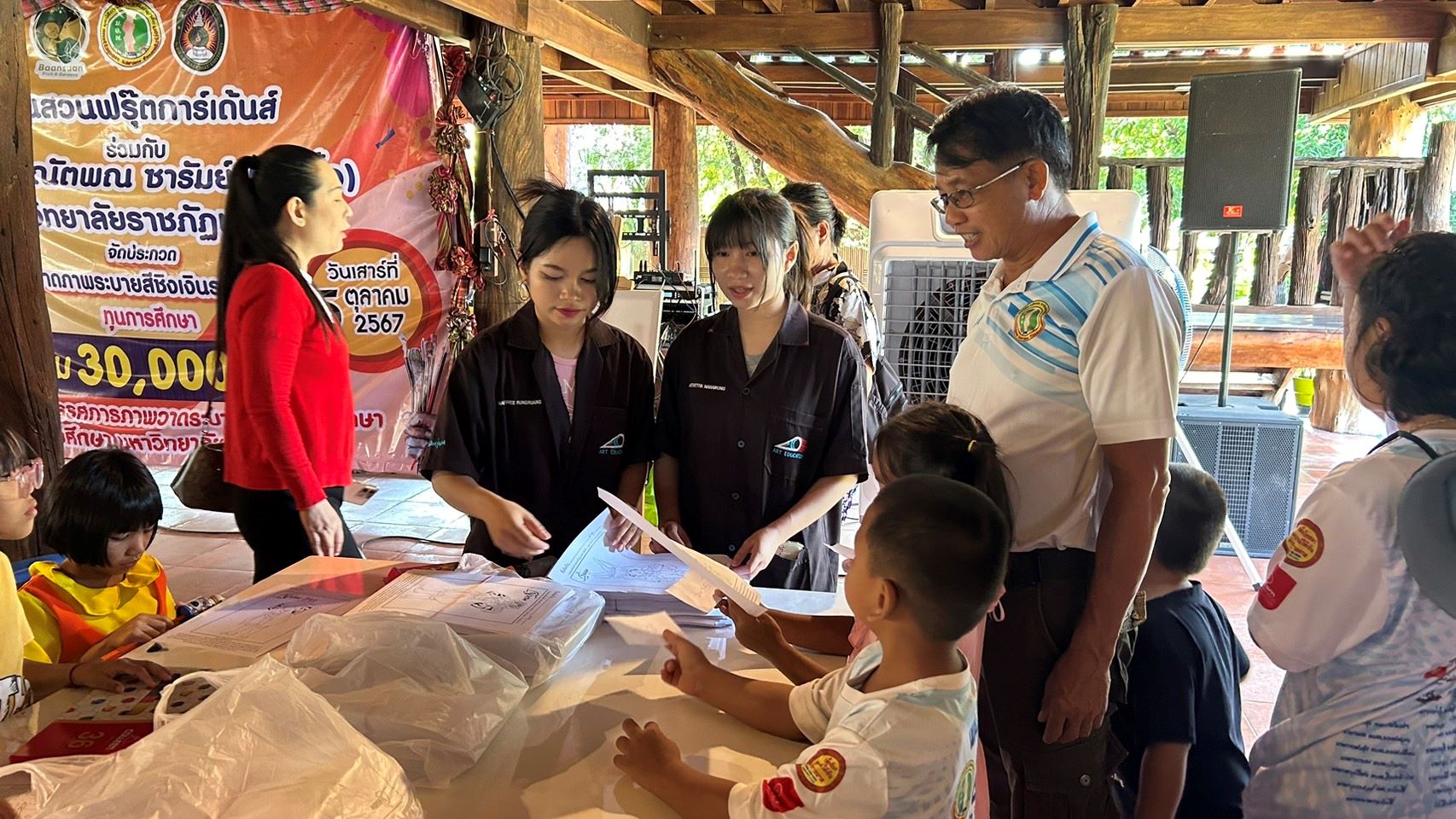 ภาครัฐและเอกชนบุรีรัมย์ร่วมสานฝันจิตรกรน้อยชี้เด็กยังต้องการหาประสบการณ์นอกพื้นที่