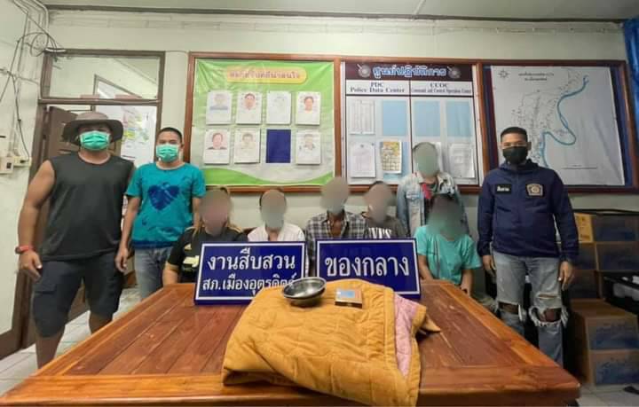 ตร.อุตรดิตถ์ บุกจับลักลอบเล่นพนัน ฝ่าฝืน พ.ร.ก.ไม่สนโควิด