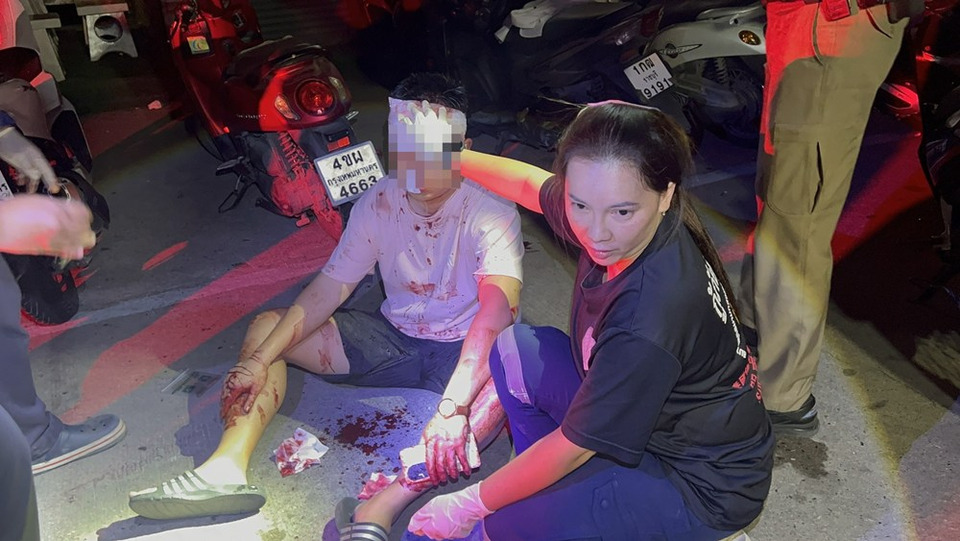 "แก๊งค์มังกร"เหิมบุกแทงการ์ดร้านเหล้า เจ็บ 3 ราย หลังไม่พอใจถูกไล่ออกจากร้าน