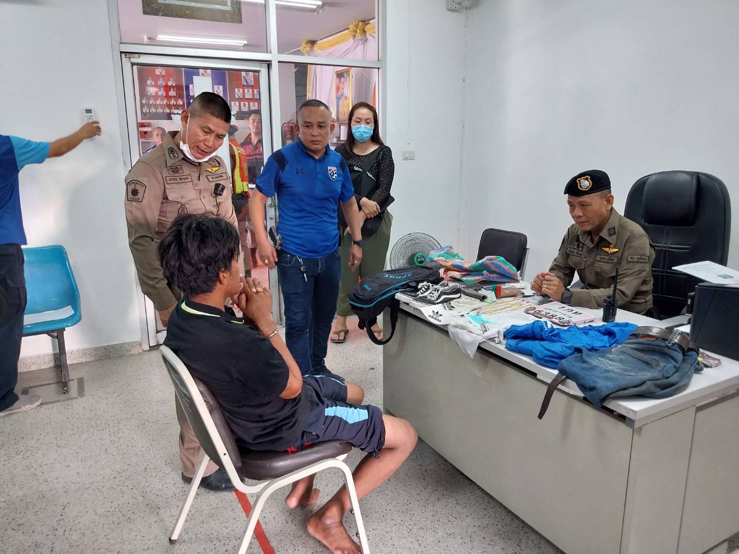 ผกก.พุทไธสง​ ลุยเองนำกำลังไล่ล่าจับโจรชิงทองกลางวันแสกๆ เพียง 20 นาที​ รวบได้พร้อมของกลาง