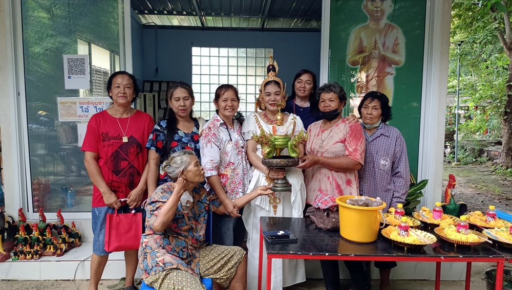 แม่ครัวดวงเฮงถูกหวย 3 ตัวตรง นำนางรำแก้บน "ไอ้ไข่"