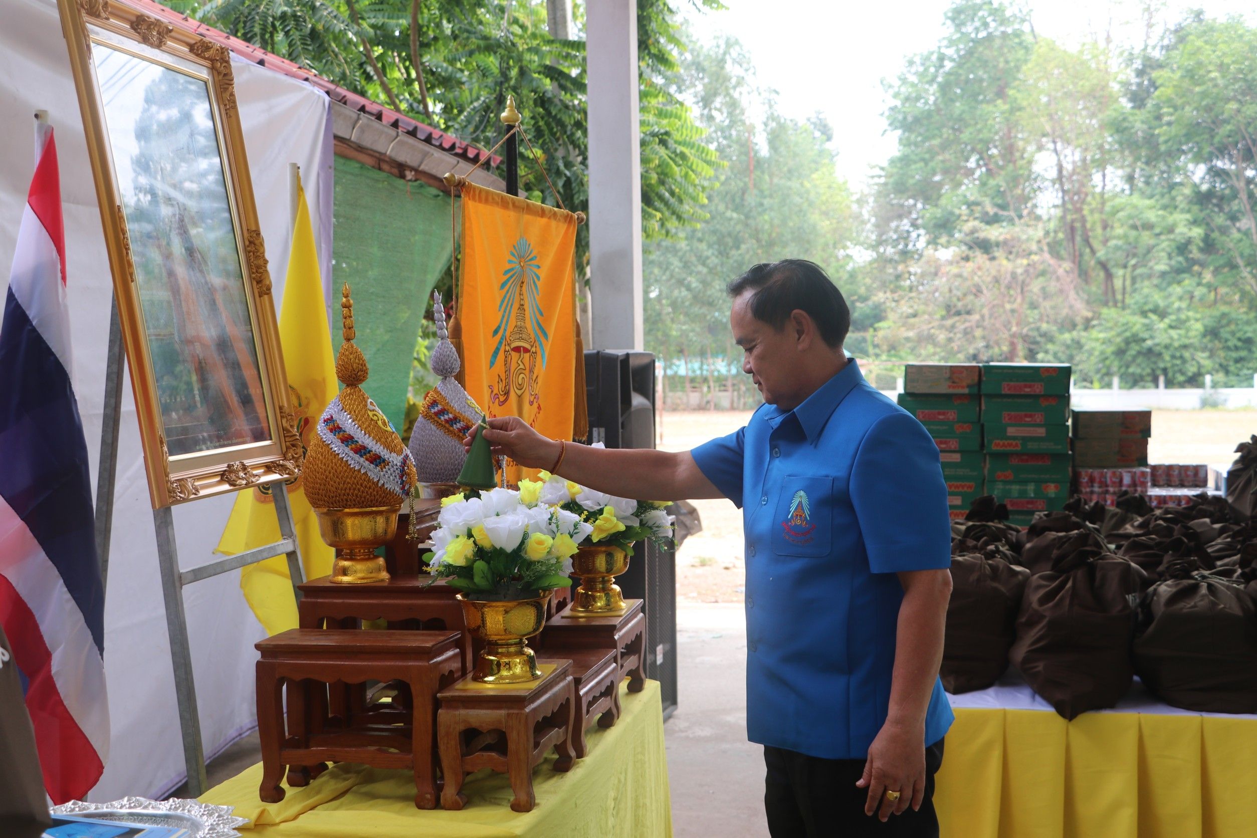 ร้อยเอ็ดจัดพิธีมอบถุงยังชีพจากมูลนิธิราชประชานุเคราะห์ฯแก่ผู้ประสบวาตภัยในพื้นที่อำเภอโพนทอง