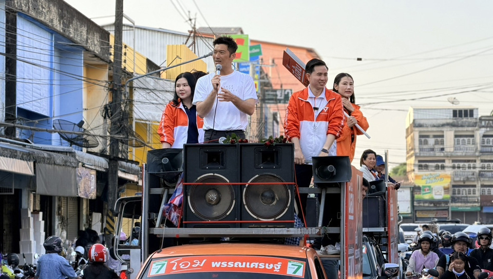 “ธนาธร” ลุยตราดช่วย “พรรณเศรษฐ์” หาเสียง มั่นใจรักษาแชมป์ ย้ำไม่สืบอำนาจจากพ่อ