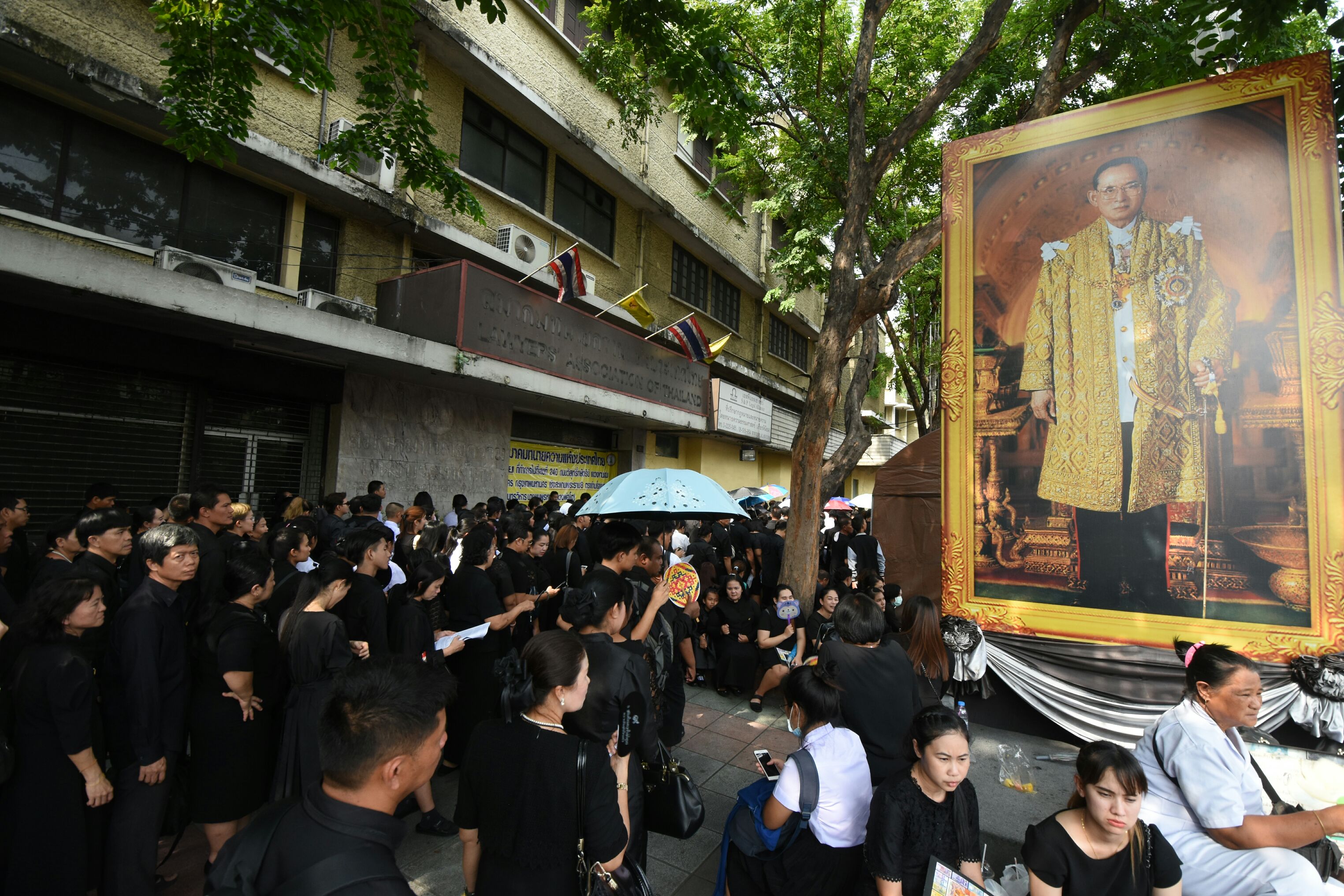 พสกนิกรเข้าถวายสักการะพระบรมศพ วันที่ 30 กันยายน 60 (ประมวลภาพ)