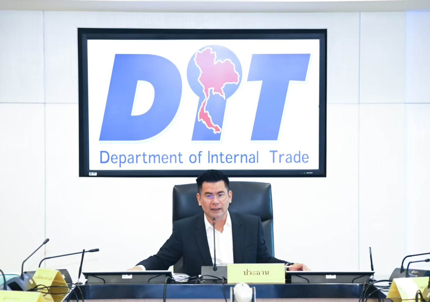 พณ.เผยสถานการณ์ข้าวมีแนวโน้มดีขึ้น ย้ำชาวนาได้รับเงินประกันรายได้ช่วยราคาข้าวตกต่ำ
