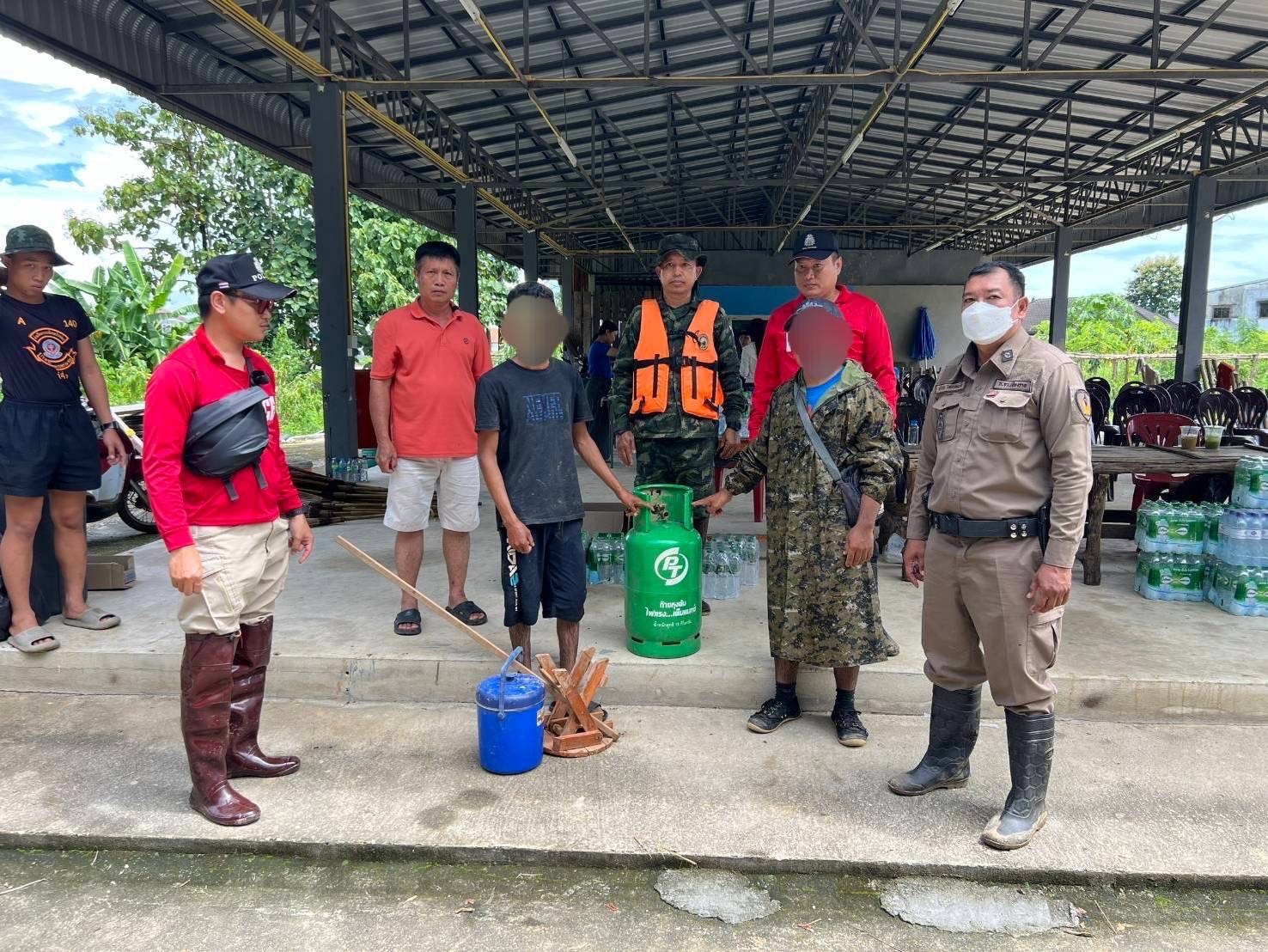 ไม่รอด ตำรวจแม่สาย รวบโจรซ้ำเติมผู้ประสบภัยน้ำท่วม! ขโมยของตามบ้านเรือน