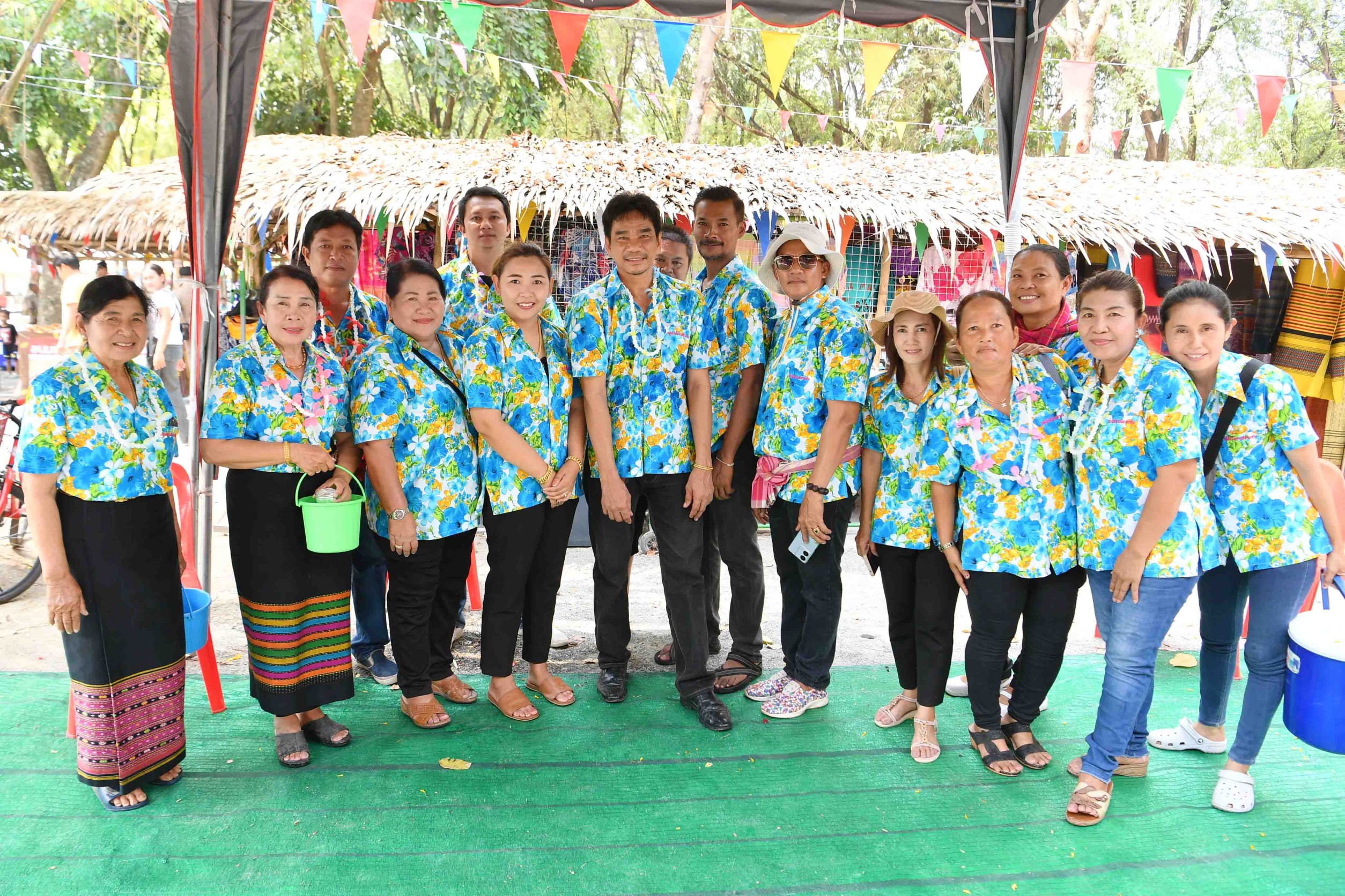 เทศบาลตำบลจรเข้สามพันจัดงานสงกรานต์รดน้ำขอพรผู้สูงอายุ 