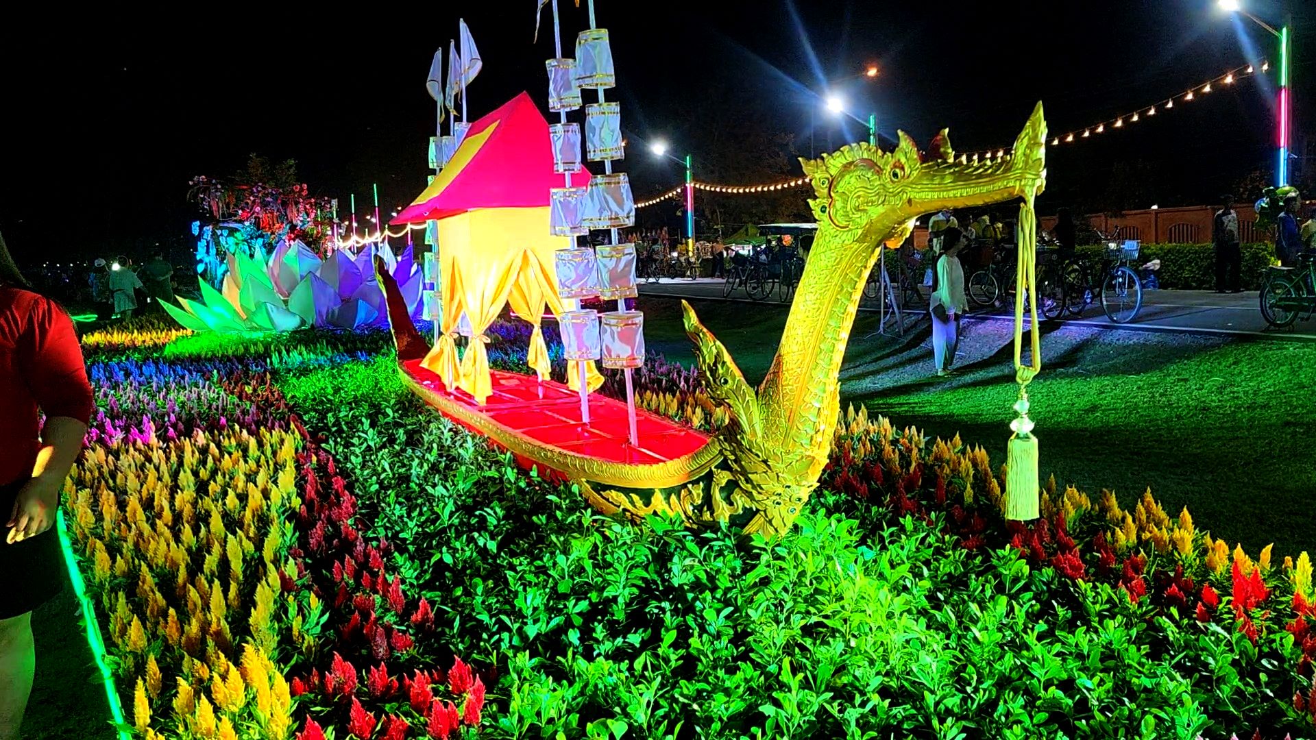 พิจิตรจัดงานพาพ่อเที่ยวบึงสีไฟรับลมหนาวชมไลท์แอนด์ซาวด์น้ำพุเต้นระบำ