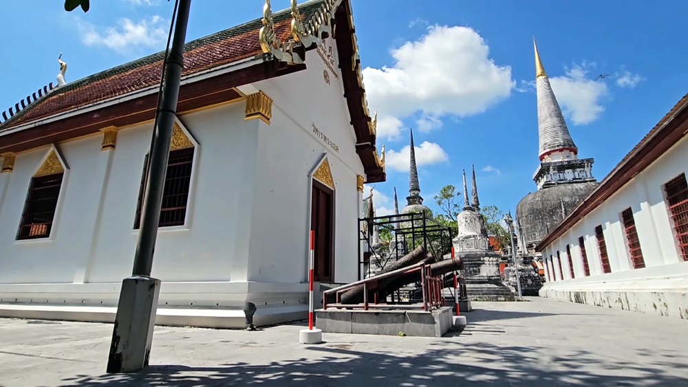 “ผู้รับเหมา”เดินหน้าทุบรื้อปืนใหญ่โบราณในวัดพระมหาธาตุวรมหาวิหาร “ไร้เงา” ศิลปากรเข้าควบคุมดูแล