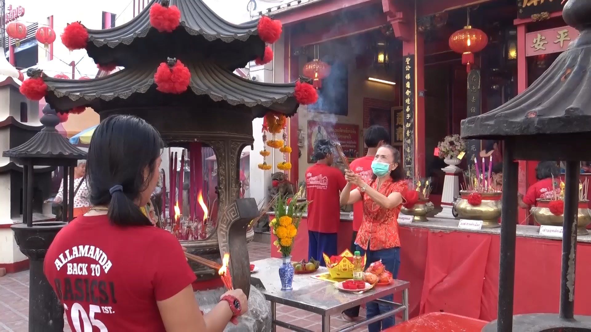  ชาวไทยเชื้อสายจีนในสงขลาไหว้เจ้าล่วงหน้าตรุษจีนก่อนกลับภูมิลำเนา