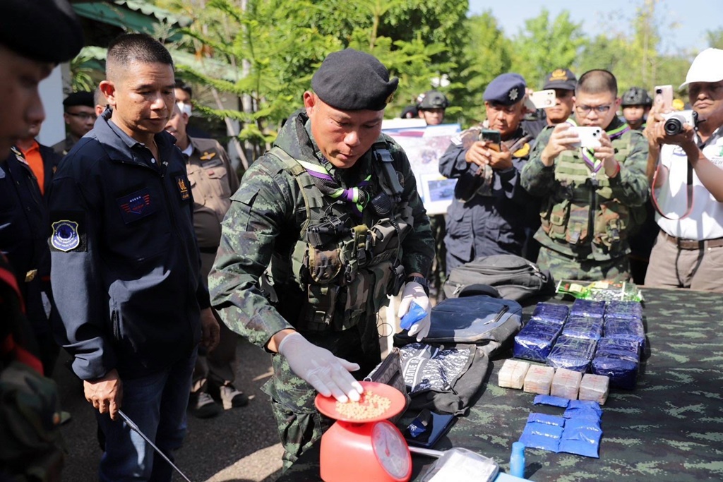 จับหญิงชาวเมียนมา พร้อมยาบ้า 90,000 เม็ด-ไอซ์ 1 กก.