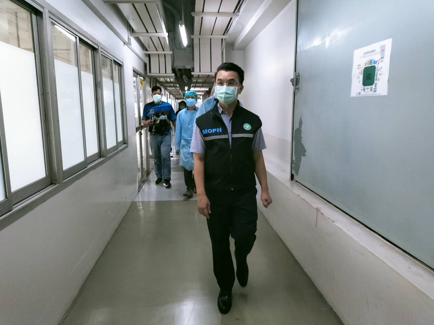 รองอธิบดีกรมอนามัย ตรวจเยี่ยมโครงการพาน้องติดเชื้อโควิดไปสอบ มธ.รังสิต