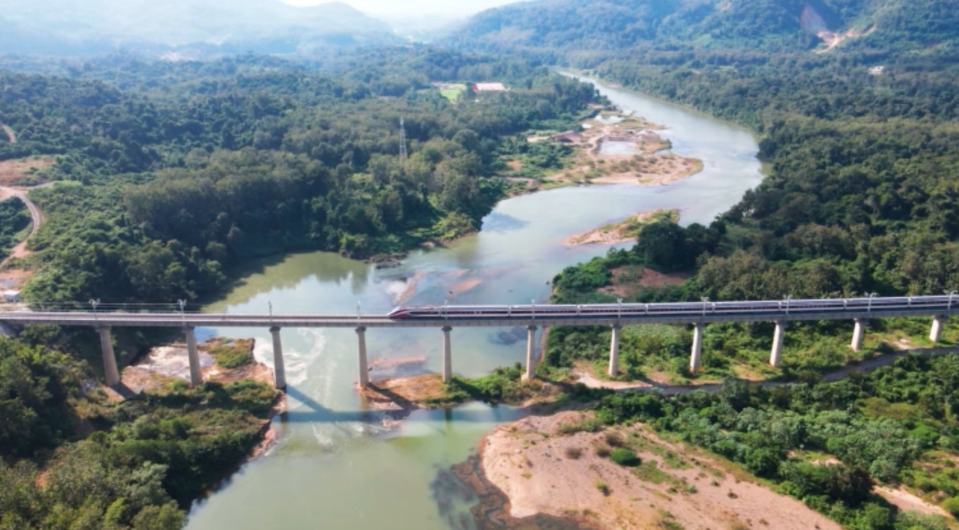 รถไฟจีน-ลาวเปิดการขนส่งผู้โดยสารข้ามพรมแดน