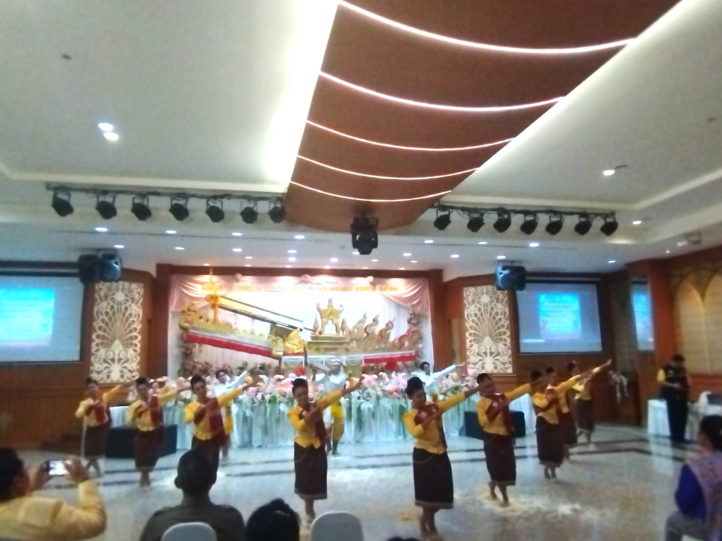 ผู้ว่าฯ ยโสธรรำเซิ้งบั้งไฟเปิดงานแถลงข่าวประเพณีบุญบั้งไฟ ประจำปี 2567