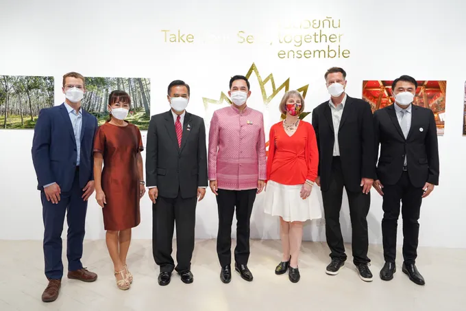 สถานเอกอัครราชทูตแคนาดา ร่วมกับ ไอคอนสยาม  เชิญชมนิทรรศการภาพ “Take Your Seat Together”