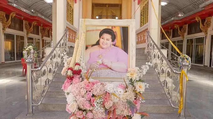 เพื่อนร่วมอาลัย เจ๊บ๊ะ ธิดาช้างจำแลงบางน้ำผึ้ง ปี 62 ติดเชื้อโควิด-19 เสียชีวิต ส่งวิญญาณวัดไผ่ล้อม