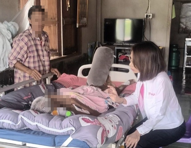 ผู้จัดการธนาคารออมสินประจวบฯ แก้ปัญหา'ลุงป่วยติดเตียง' ให้ญาตินำหลักฐานลายนิ้วมือเบิกเงินหมื่น 
