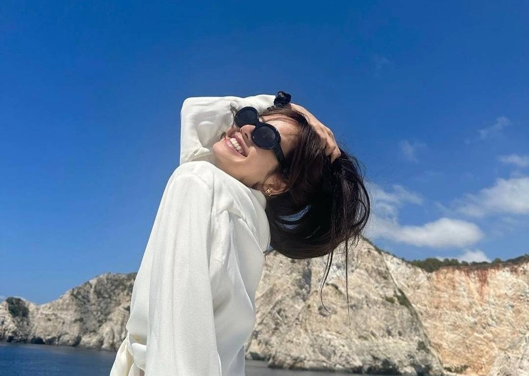 ฮือฮา! ค่ายเพลงระดับโลก โพสต์รูป "ลิซ่า  แบล็กพิงก์" ย้ายหรืออยู่ต่อสังกัดเดิม...?