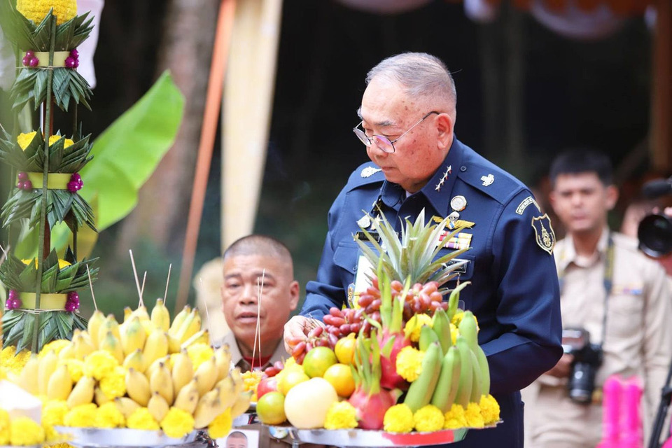 สำนักพระราชวัง จัดพิธีบวงสรวง -ตัดไม้จันทน์หอมที่อุทยานแห่งชาติกุยบุรี ใช้ในงานพระราชพิธีถวายพระเพลิงพระบรมศพ "พระพันปีหลวง"