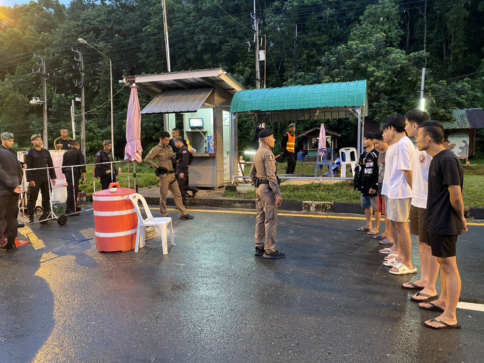 ทหารพรานที่ 3 รวบ 4 ชาวจีนลอบเข้าเมือง จับ 2 คนไทยนำพา คุมเข้มชายแดนตราด 