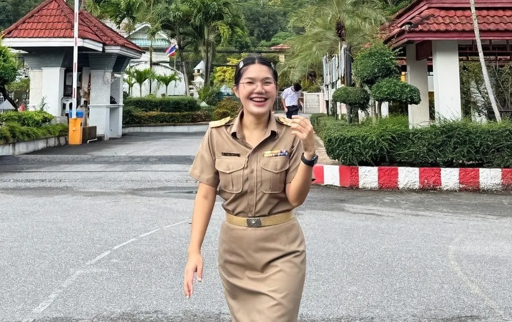 นางสาวพรสุดา ประกายทอง หรือ ครูกุ๊กไก่ วิท